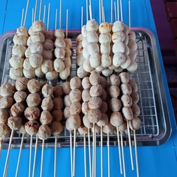ร้านลูกชิ้นปิ้ง(น้ำจิ้มงานวัด)