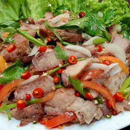 ยำหมูแซ่บ