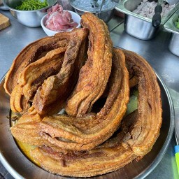 กะเพราหมูกรอบ อร่อย