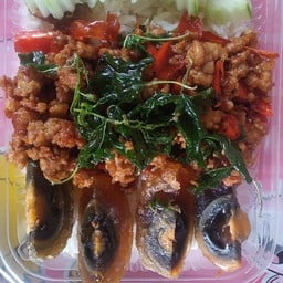 กรรมกรหน้าเตา อาหารตามสั่ง