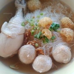 ก๋วยเตี๋ยวน่องไก่ ลูกชิ้น (หมู เนื้อ)