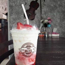 สตอเบอร์รีนมสด