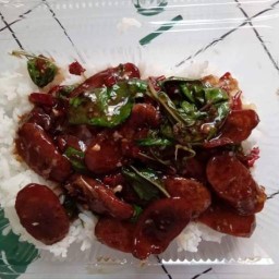 เมษา ผัดกระเพราพริกแห้ง ซอยเลียบคลองภาษีเจริญฝั่งเหนือ 5