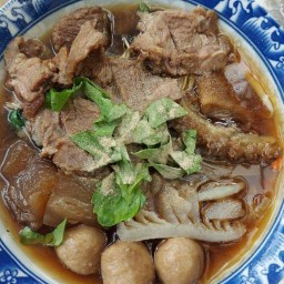 ก๋วยเตี๋ยวหมูตุ๋นเนื้อตุ๋นสูตรโบราณบ้านคุณแม่