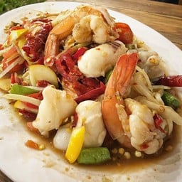 ส้มตำปลาร้า ทะเล (หมึกลวก + กุ้งลวก)