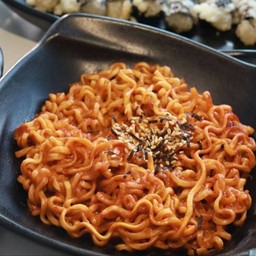 บะหมี่เผ็ดเกาหลีครีมซอส