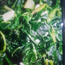 ผักโขมผัดกระเทียม