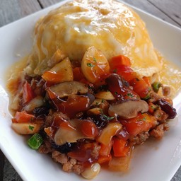 ข้าวไข่ข้นหมูสับซอสแดงทรงเครื่อง