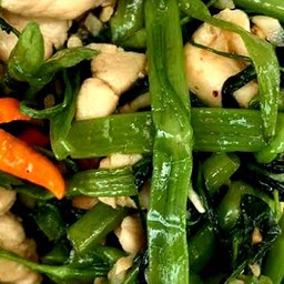 อกไก่ ผัดผักบุ้งไฟแดง เป็นกับข้าว ฟรีข้าว 1ถุง