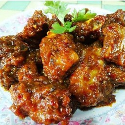 กระดูกหมูอ่อน ผัดพริกเผาใบโหระพา เป็นกับข้าว ฟรีข้าว 1ถุง