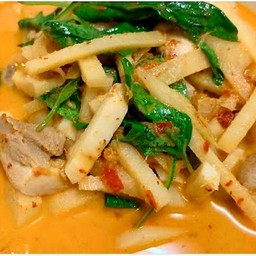 แกงเผ็ด ไก่ หน่อไม้ดอง ฟรีข้าว 1ถุง