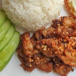 ข้าวทอดกะเทียม (เลือกเนื้อสัตว์ได้ครับ)