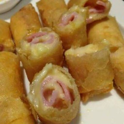 ร้านปอเปี๊ยะแฮมชีสไส้แตก