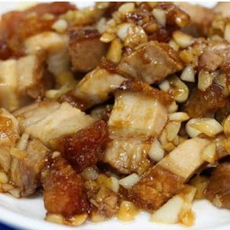 3ชั้น (ทอด) ผัดกระเทียมพริกไทย เป็นกับข้าว ฟรีข้าว1ถุง