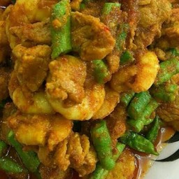 หมูชิ้น ผัดพริกแกงใต้ (เป็นกับข้าว) ฟรีข้าว 1ถุง