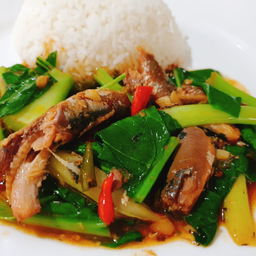 คะน้าปลากระป๋อง เป็นกับข้าว