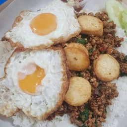 กะเพราถาดเต้าหู้สูตรพริกแห้ง