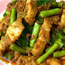 3ชั้น (ทอด) ผัดพริกแกงใต้ เป็นกับข้าว ฟรีข้าว1ถุง