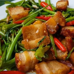 ผัดผักบุ้ง หมูกรอบ1ขีด เป็นกับข้าว+ข้าว 1ถุง