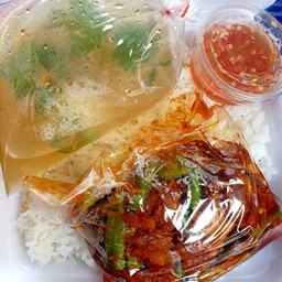 ผัดพริกแกง หมูชิ้น เป็นกับข้าว ฟรีข้าว 1ถุง