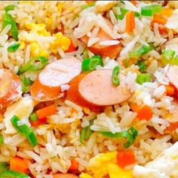 ข้าวผัดไส้กรอก