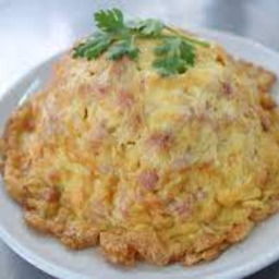 ข้าวไข่เจียวใส้กรอก