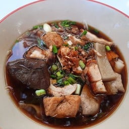 ก๋วยจั๊บน้ำข้น หลังวัง เสนานิคม