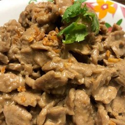 หมูชิ้น ผัดกระเทียมพริกไทย เป็นกับข้าว ฟรีข้าว1ถุง