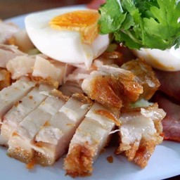 หมูกรอบ กลาง
