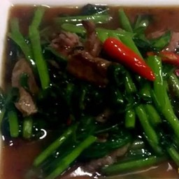 เนื้อวัว ผัดผักบุ้งไฟแดง เป็นกับข้าว ฟรีข้าว1ถุง