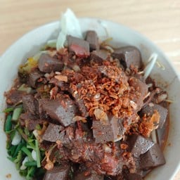 เส้นใหญ่น้ำเงี้ยวเลือดจุกๆ+หมูสับ