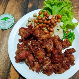แหนมซี่โครงหมูทอดกระเทียม