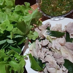 หมูสะดุ้ง+น้ำจิ้มแจ่ว