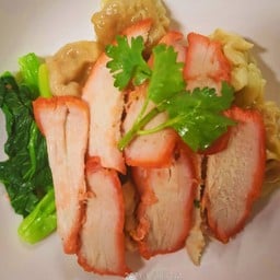 เกี๊ยวน้ำหมูแดง