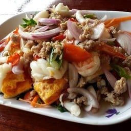 ยำผักหวานไข่ดาว