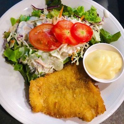 สลัดปลาทอด