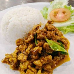 คั่วกลิ้งไก่ราดข้าว
