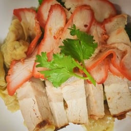 เกี๊ยวน้ำหมูแดง+หมูกรอบ