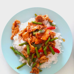 ผัดพริกแกงราดข้าว