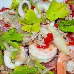 ยำวุ้นเส้นทะเลรวมมิตร กุ้ง+หมึก+ไก่สับ