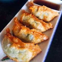 เกี๊ยวซ่าไก่ ( 4 ชิ้น )