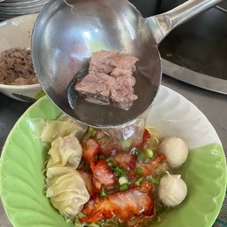 บะหมี่เกี๊ยวหมูแดง