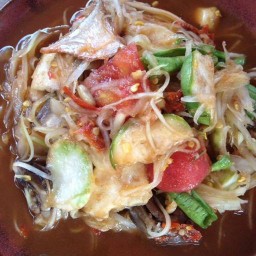 ส้มตำ หน้าอ่างเก็บน้ำนเรศวร