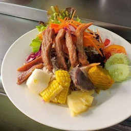 สลัดหมูทอด