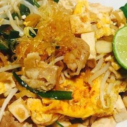 ผัดไทย พิเศษไข่ (ไข่ 2 ฟอง)