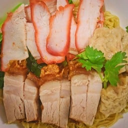 บะหมี่เกี๊ยวหมูแดง+หมูกรอบ