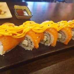 โรลแซลมอนครีมชีส