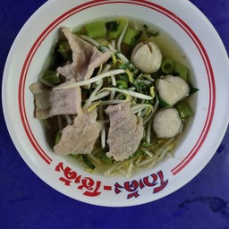 ก๋วยเตี๋ยว ลูกชิ้นหมู หมูหมัก น้ำใส