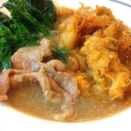 ราดหน้าเส้นหมี่ใส่ใข่ พิเศษ