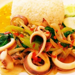 ข้าวกระเพราปลาหมึก